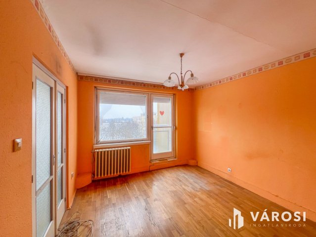 Eladó panellakás, Békéscsabán 28.5 M Ft, 3 szobás