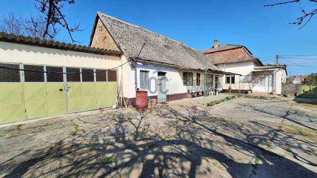 Eladó családi ház, Bogyiszlón 16.2 M Ft, 6 szobás