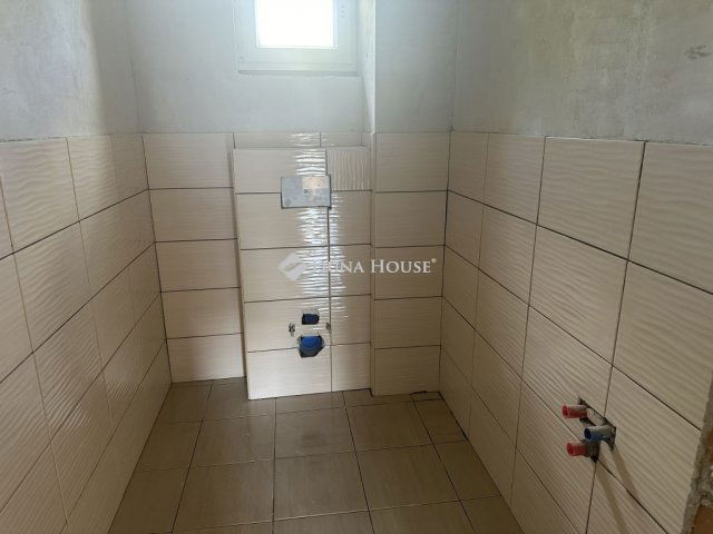 Eladó családi ház, Kesztölcön 129.9 M Ft, 7 szobás