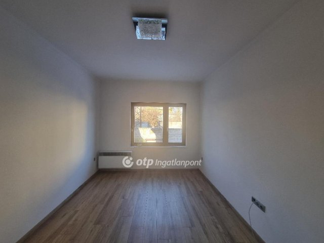 Eladó családi ház, Pápán 119 M Ft, 3+1 szobás