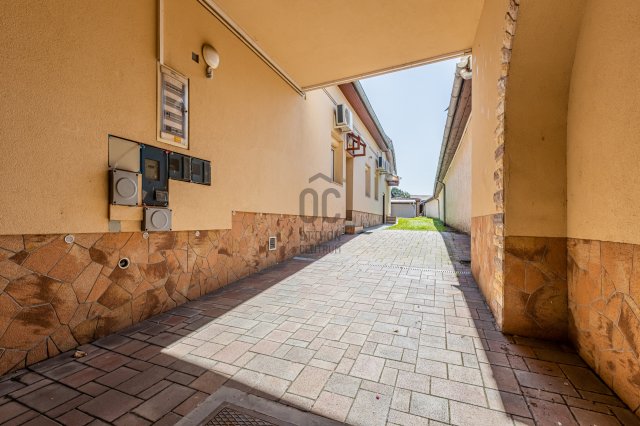 Eladó családi ház, Gyöngyösön 144.9 M Ft, 9 szobás