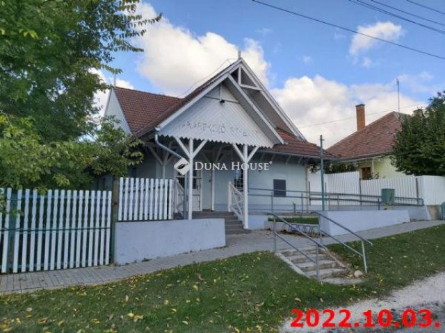 Eladó üzlethelyiség, Tápiószecsőn 37.318 M Ft