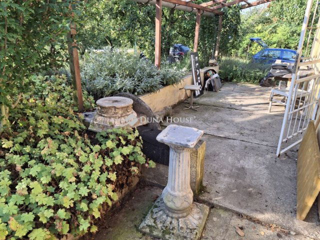 Eladó családi ház, Gyúrón 20 M Ft, 2 szobás