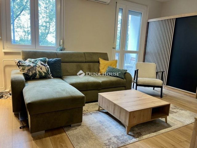 Eladó téglalakás, Debrecenben 89 M Ft, 3 szobás