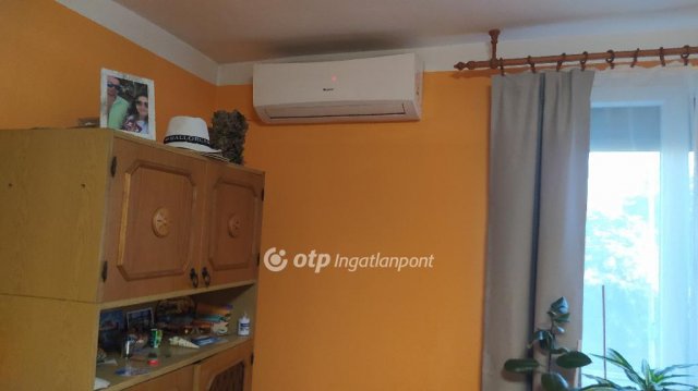 Eladó panellakás, Pécsett 46 M Ft, 1+1 szobás