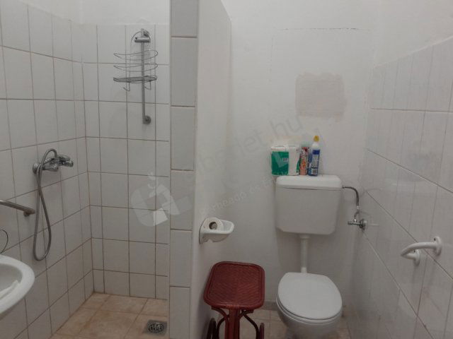 Kiadó téglalakás, albérlet, Budapesten, V. kerületben, 3 szobás