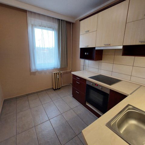 Eladó panellakás, Pécsett 48.9 M Ft, 3+1 szobás