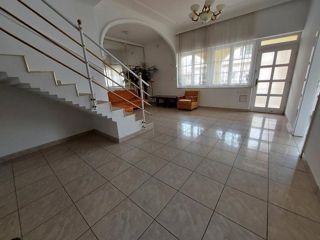 Eladó családi ház, Gödön 199 M Ft, 8 szobás