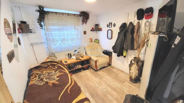 Eladó családi ház, Baracskán 127 M Ft, 8 szobás