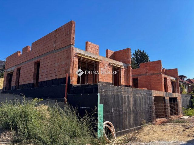 Eladó téglalakás, Budapesten, III. kerületben 83.61 M Ft