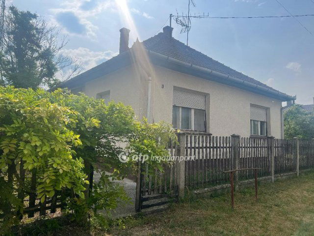 Eladó családi ház, Újszilváson 21.2 M Ft, 2 szobás