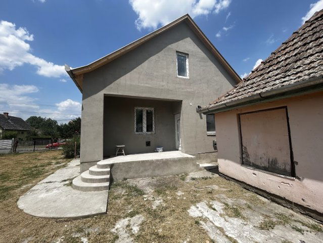 Eladó családi ház, Újszászon 30 M Ft, 3+2 szobás