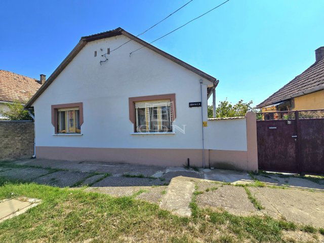 Eladó családi ház, Nagybaracskán 10.5 M Ft, 3 szobás