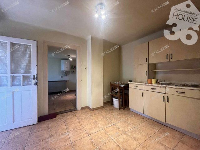 Eladó családi ház, Izsákon 15 M Ft, 1 szobás