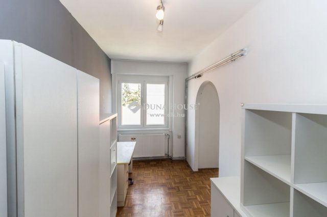 Eladó téglalakás, Szombathelyen 33.9 M Ft, 2+2 szobás