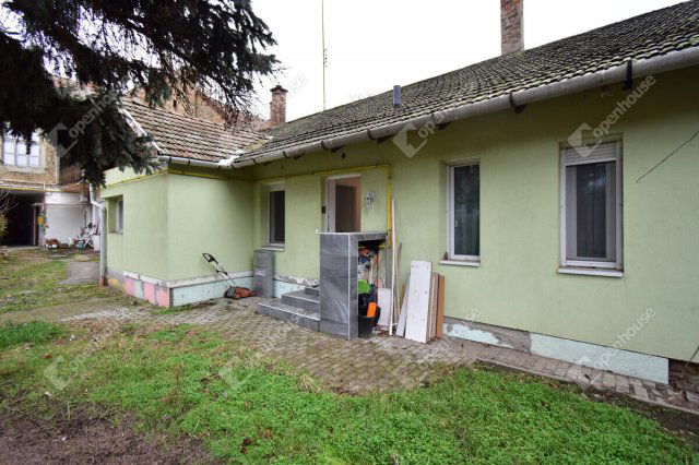 Eladó téglalakás, Szegeden 34.999 M Ft, 2 szobás