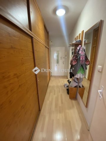 Eladó panellakás, Pécsett, Építők útján 45.8 M Ft, 3 szobás