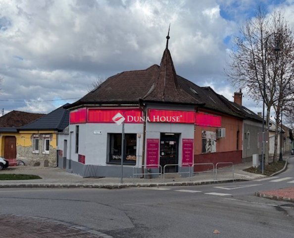 Eladó üzlethelyiség, Esztergomban, Terézia utcában 69.5 M Ft