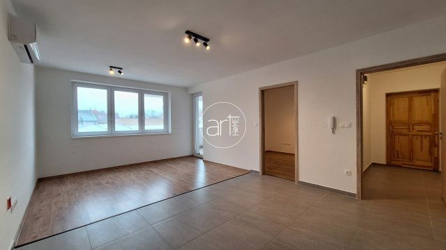 Kiadó téglalakás, albérlet, Szegeden, Remény utcában, 2 szobás