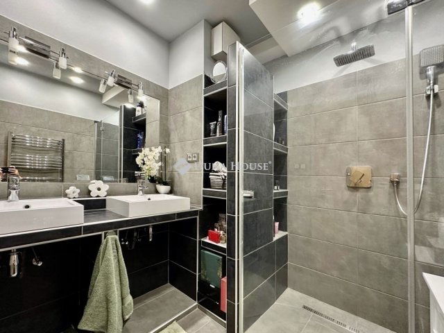 Eladó téglalakás, Pécsett 125 M Ft, 3 szobás