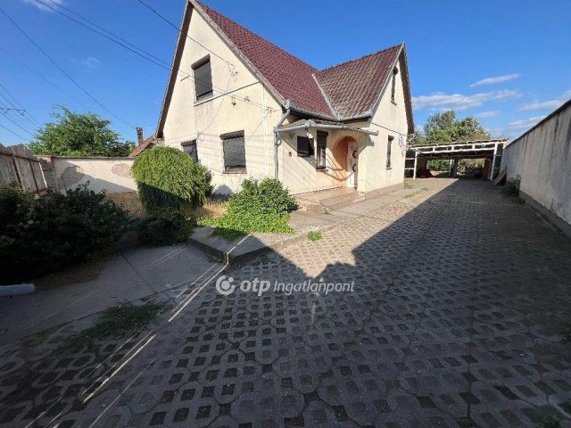 Eladó családi ház, Abonyban 29.9 M Ft, 2 szobás