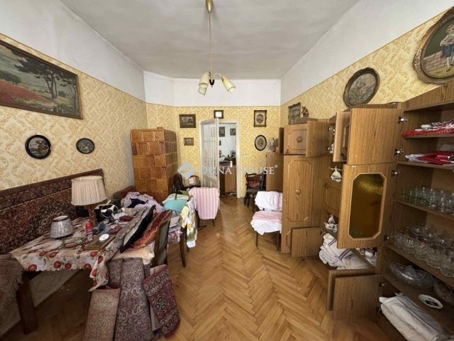 Eladó téglalakás, Pécsett 65 M Ft, 3 szobás