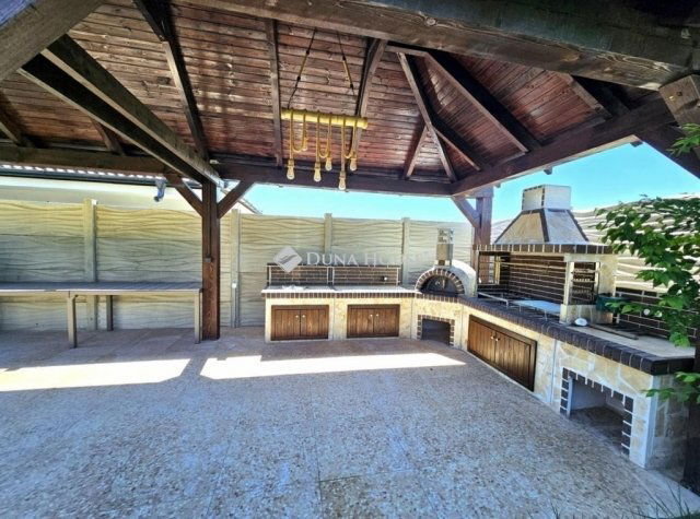 Eladó családi ház, Alsónémediben 229 M Ft, 5 szobás