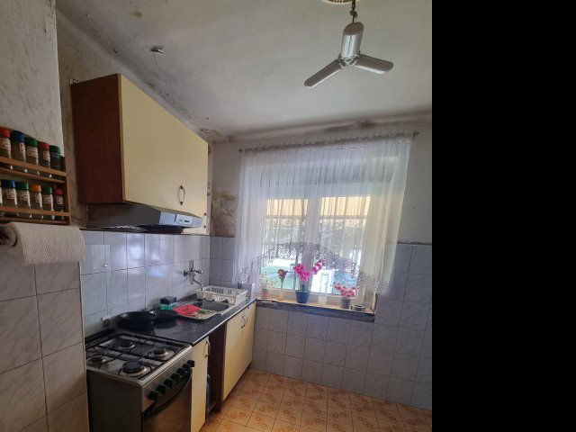 Eladó ikerház, Oroszlányban 35 M Ft, 2 szobás