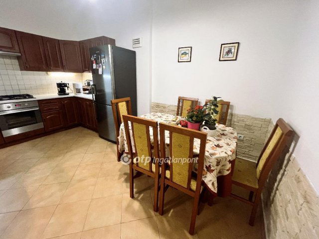 Eladó téglalakás, Budapesten, VI. kerületben 119.9 M Ft