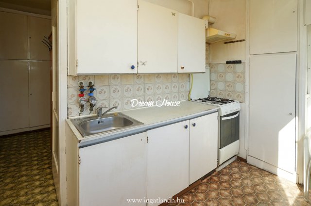 Eladó panellakás, Nyíregyházán 37.9 M Ft, 2+1 szobás