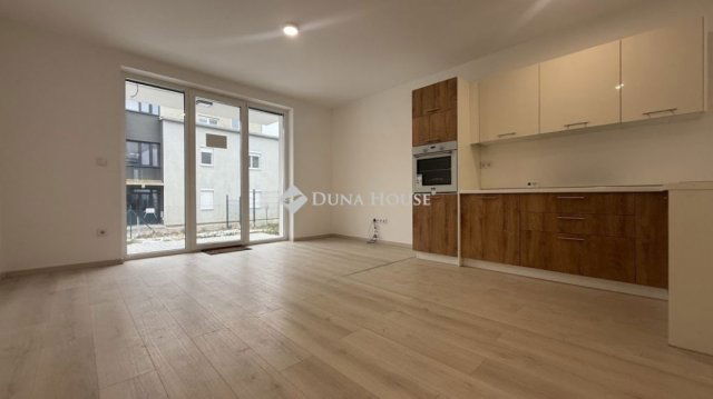 Eladó téglalakás, Szombathelyen 72.5 M Ft, 1+2 szobás