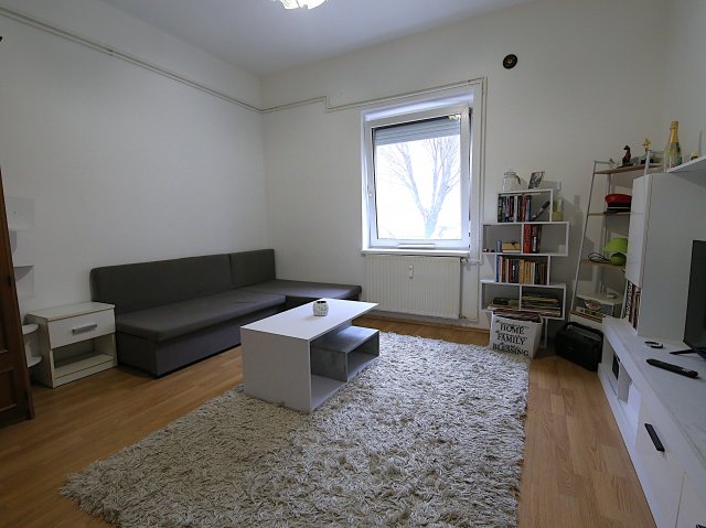 Eladó téglalakás, Veszprémben 29.99 M Ft, 1 szobás