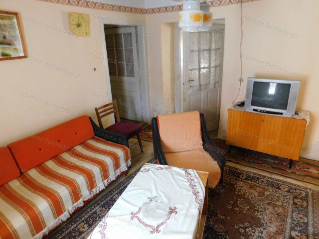 Eladó családi ház, Karádon 12 M Ft, 3 szobás