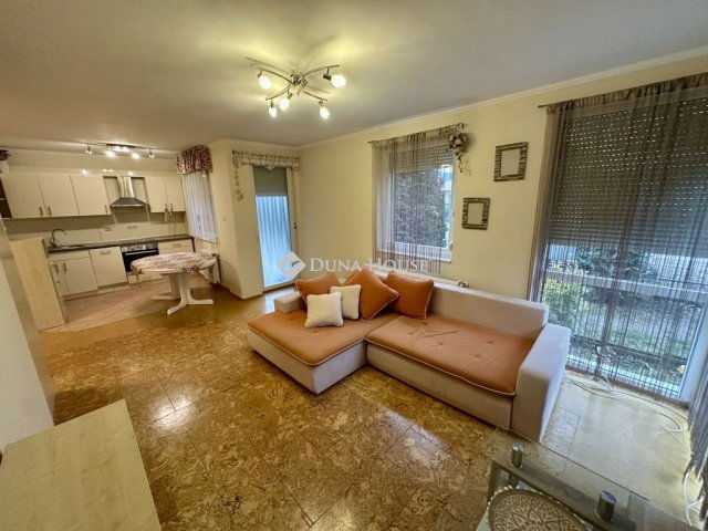 Eladó téglalakás, Debrecenben 95 M Ft, 3 szobás