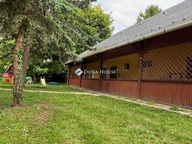 Eladó családi ház, Budaörsön 162 M Ft, 2 szobás