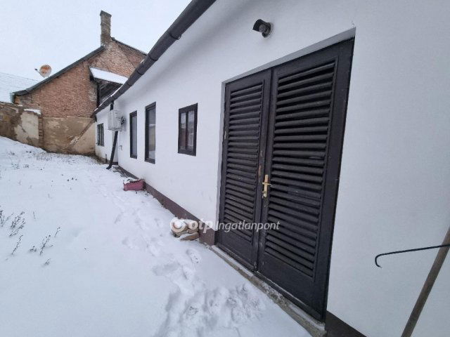 Eladó családi ház, Pápán 19.9 M Ft, 3 szobás