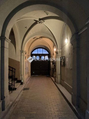 Eladó téglalakás, Budapesten, VIII. kerületben 90 M Ft, 4 szobás