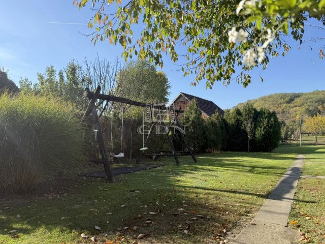 Eladó családi ház, Egerváron 57.99 M Ft, 4 szobás
