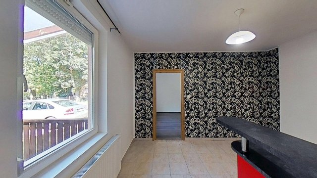 Eladó sorház, Pétfürdőn, Hősök terén 33 M Ft, 1 szobás