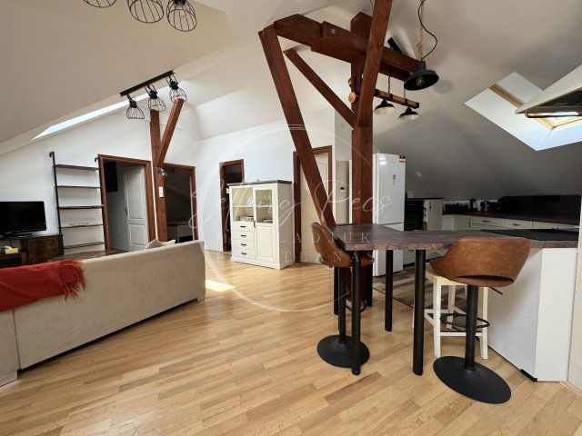 Kiadó családi ház, albérlet, Pécsett 350 E Ft / hó, 4 szobás