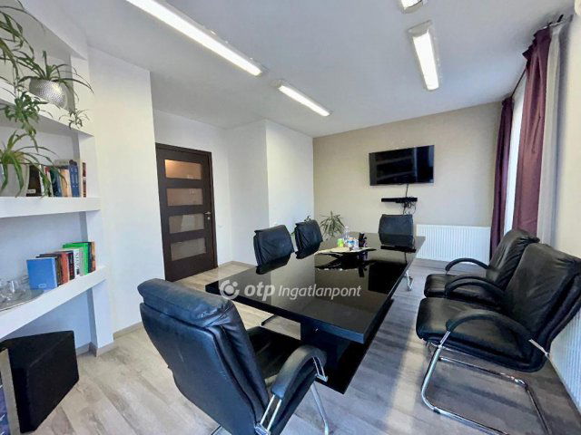 Eladó családi ház, Debrecenben 135.9 M Ft, 5 szobás