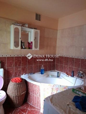 Eladó családi ház, Szegeden 69 M Ft, 2 szobás