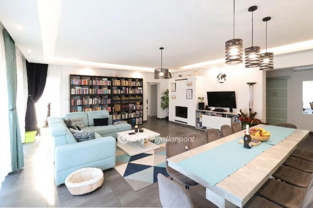 Eladó családi ház, Kőszárhegyen 134.99 M Ft, 6 szobás