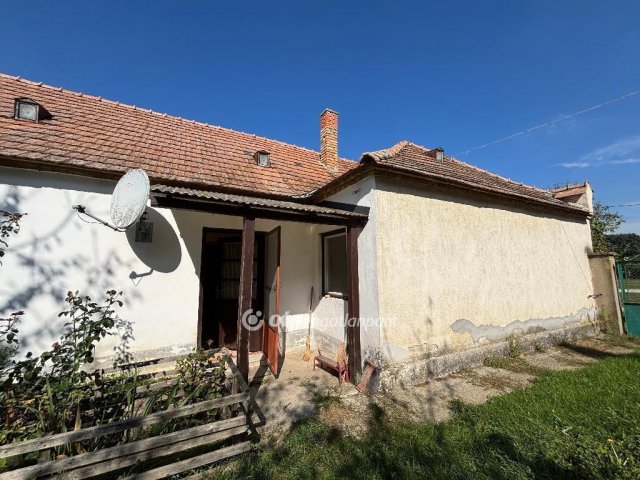 Eladó családi ház, Bakonyságon 20.9 M Ft, 2 szobás