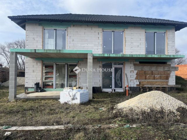 Eladó ikerház, Kakucson 105 M Ft, 4 szobás / költözzbe.hu