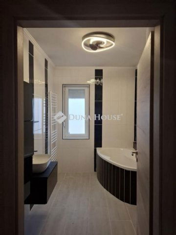 Eladó téglalakás, Szekszárdon 45.5 M Ft, 2 szobás