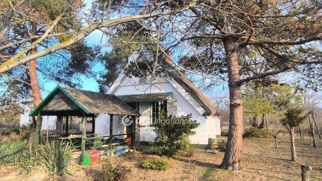 Eladó családi ház, Csongrádon 9 M Ft, 2 szobás