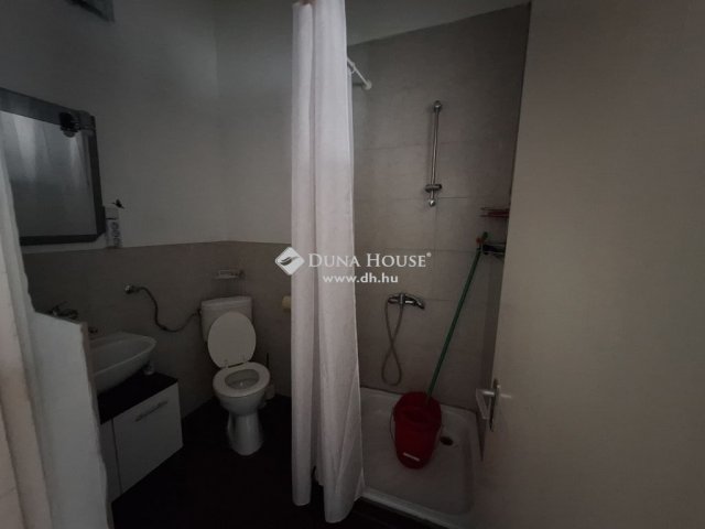 Eladó üzlethelyiség, Budapesten, XVI. kerületben 75 M Ft