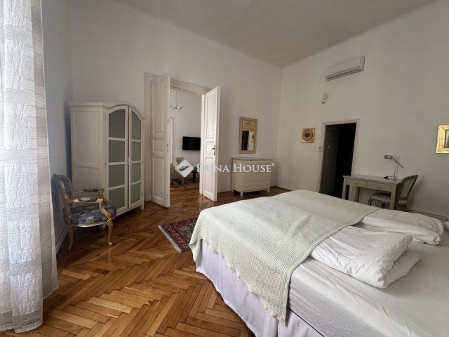 Eladó téglalakás, Budapesten, V. kerületben 259.9 M Ft, 3 szobás