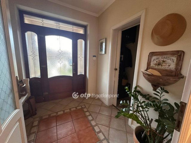 Eladó családi ház, Siófokon 375 M Ft, 6 szobás